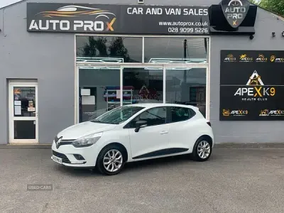 Used Renault Clio Dynamique 75 HP (55 kW) 2017 White Hatchback