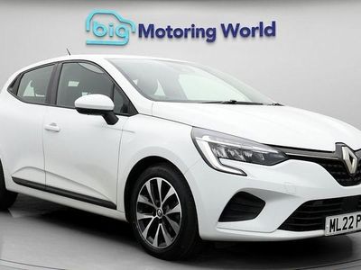 Used Renault Clio V Iconic 90 HP (66 kW) 2022 White Hatchback