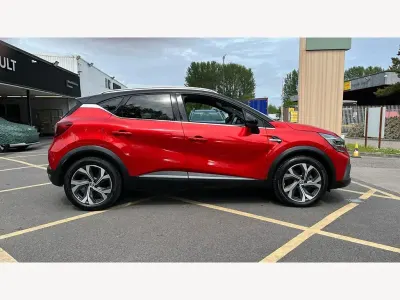 Usado Renault Captur R.S. 142 HP (104 kW) 2022 Vermelho SUV