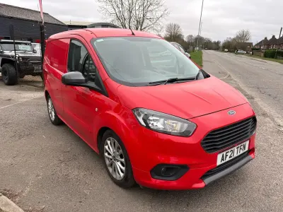 Begagnad Ford Transit Sport 100 HK (73 kW) 2021 Röd Van
