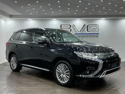 Begagnad Mitsubishi Outlander P-HEV 2020 Svart Kombi