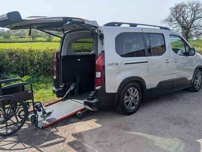 Begagnad Peugeot Rifter Allure Premium 2023 Minibuss