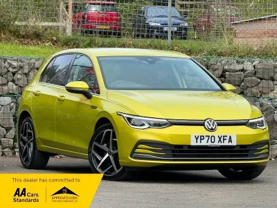 Begagnad VW Golf VIII Style 2020 Grön Halvkombi