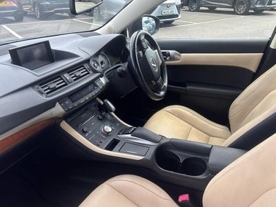 Lexus CT200h