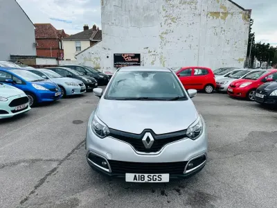 Usado Renault Captur Dynamique 90 HP (66 kW) 2014 Prateado SUV