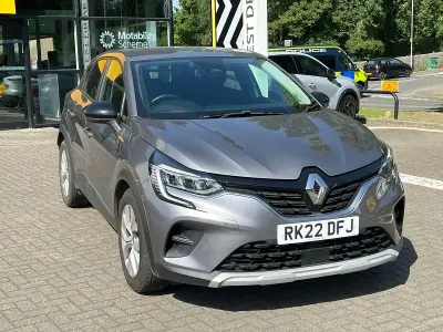 Used Renault Captur Iconic 140 HP (102 kW) 2022 Oyster grey  SUV