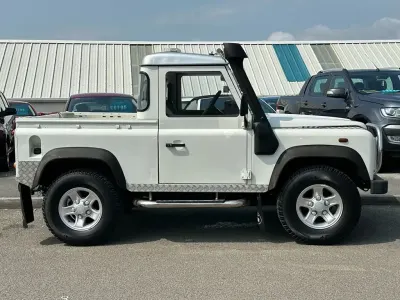 Used Land Rover Defender 120 HP (88 kW) 2005 White SUV