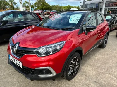 Used Renault Captur Dynamique 90 HP (66 kW) 2018 Red black SUV