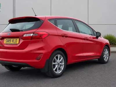 Used Ford Fiesta Zetec 83 HP (61 kW) 2019 Red Hatchback