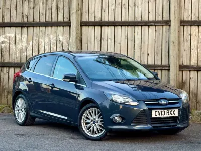 Używany Ford Focus Zetec 125 KM (91 kW) 2013 Szary Hatchback