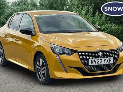 Second-hand Peugeot 208 Allure Premium 102 CP (75 kW) 2022 Galben Hatchback