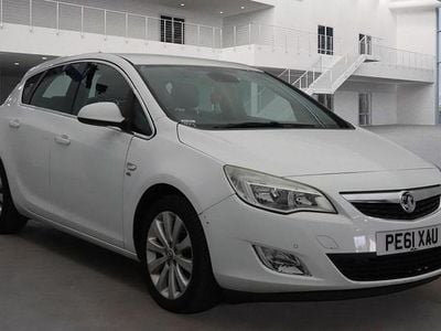 Second-hand Vauxhall Astra Elite 2011 Alb Hatchback