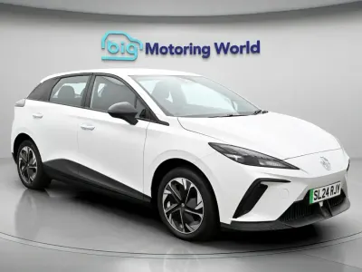 Używany MG MG4 EV SE 319 kW (435 KM) 2024 Biały Hatchback