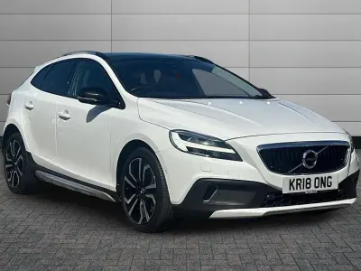 Used Volvo V40 Pro 152 HP (111 kW) 2018 Ice white Hatchback
