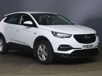 Used Vauxhall Grandland X S 130 HP (95 kW) 2018 White SUV