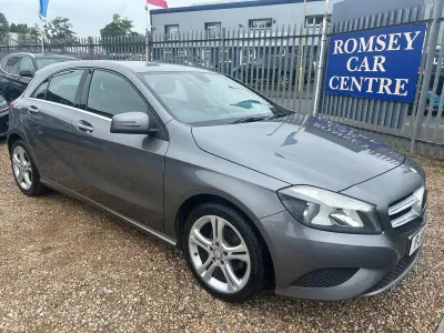 Begagnad Mercedes A180 Sport Edition 2015 Grå Halvkombi
