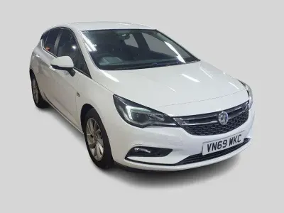 Used Vauxhall Astra Design Edition 110 HP (80 kW) 2019 White Hatchback