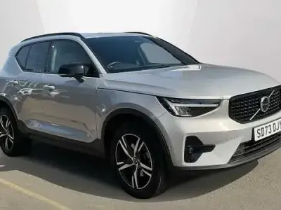 Usado Volvo XC40 Plus 194 HP (142 kW) 2023 Prateado SUV