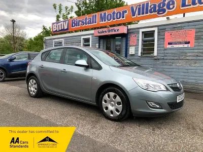 Second-hand Vauxhall Astra 2012 Argintiu