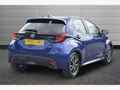 Usado Toyota Yaris Hybrid Design 116 HP (85 kW) 2023 Azul Citadino
