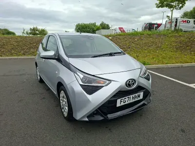 Used Toyota Aygo X-play 72 HP (52 kW) 2021 Silver Hatchback