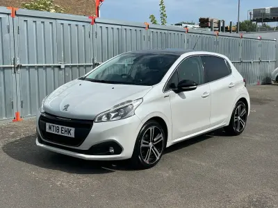 Used Peugeot 208 GT-line 110 HP (80 kW) 2018 White Hatchback