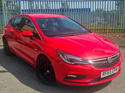 Gebraucht Vauxhall Astra Elite 136 PS (100 kW) 2015 Rot Kleinwagen