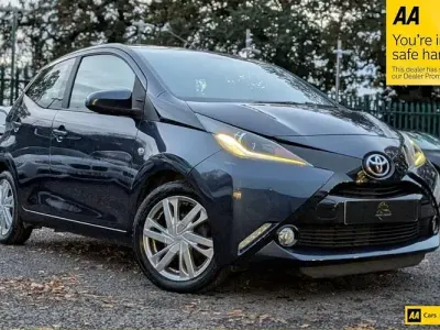 Used Toyota Aygo x-press 69 HP (50 kW) 2015 Blue Hatchback