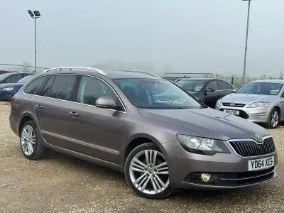 Usado Skoda Superb Elegance 170 HP (125 kW) 2014 Roxo Carrinha
