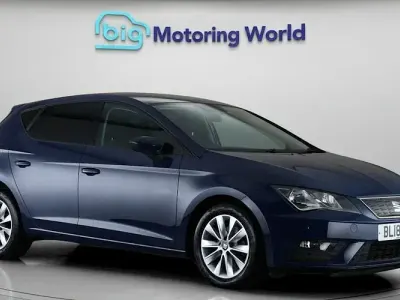 Usado Seat Leon Ecomotive 116 HP (85 kW) 2018 Azul Citadino