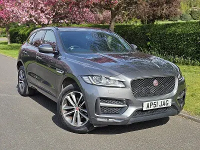 Begagnad Jaguar F-Pace R-Sport 180 HK (132 kW) 2017 Grå SUV