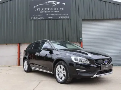 Used Volvo V60 CC SE 190 HP (139 kW) 2016 Black Estate