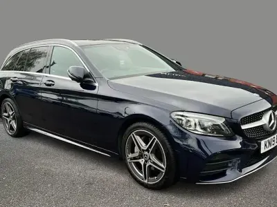 Usado Mercedes C200 AMG Line Premium Plus 184 CV (135 kW) 2019 Azul Familiar