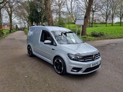 Usado VW Caddy Highline 102 HP (75 kW) 2018 Prateado Monovolume