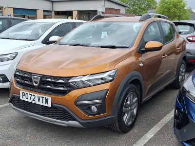 Begagnad Dacia Sandero Comfort 91 HK (66 kW) 2022 Orange Halvkombi