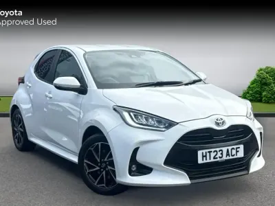 Used Toyota Yaris Hybrid Design 116 HP (85 kW) 2023 Pure white