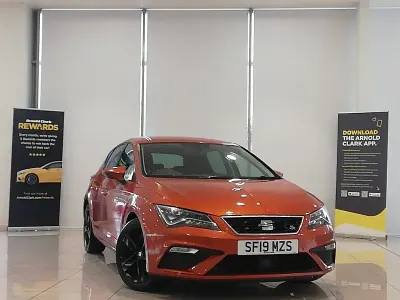 Begagnad Seat Leon FR 150 HK (110 kW) 2019 Orange Halvkombi