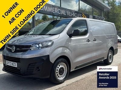 Second-hand Vauxhall Vivaro 100 CP (73 kW) 2024 Gri Monovolum