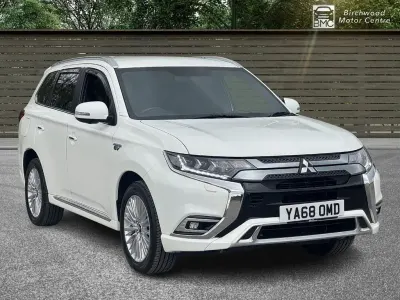 Używany Mitsubishi Outlander P-HEV 209 KM (153 kW) 2018 Biały SUV