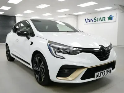 Used Renault Clio V Engineered 145 HP (106 kW) 2023 White Hatchback