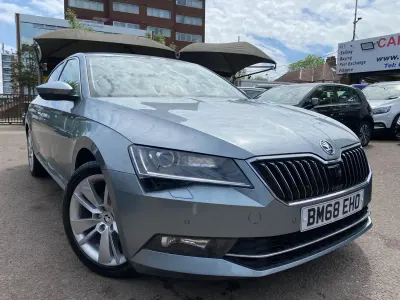Gebraucht Skoda Superb SE L Executive 150 PS (110 kW) 2019 Grau Kleinwagen