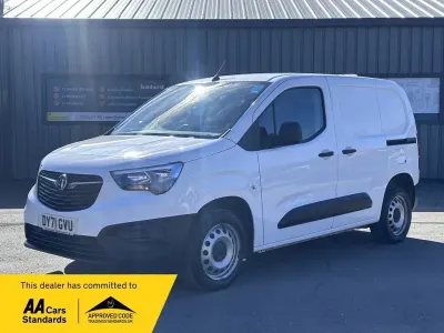 Used Vauxhall Combo 100 HP (73 kW) 2021 White MPV