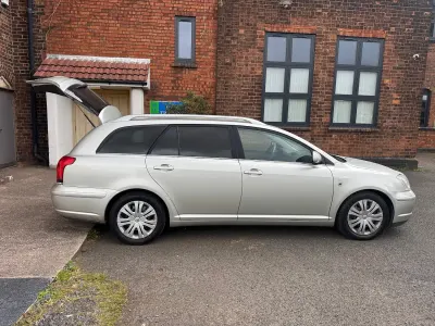 Used Toyota Avensis 116 HP (85 kW) 2005 Silver Estate