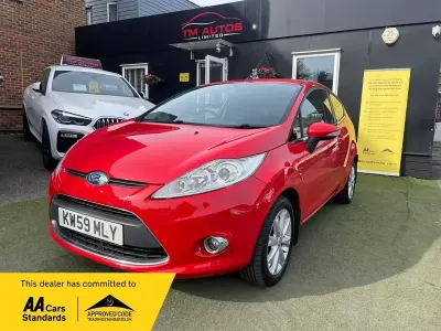 Usado Ford Fiesta Zetec 82 HP (60 kW) 2010 Vermelho Citadino