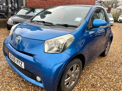 Used Toyota iQ 68 HP (50 kW) 2010 Blue Hatchback