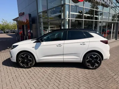 Used Vauxhall Grandland X Ultimate 128 HP (94 kW) 2022 White SUV
