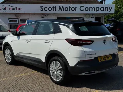 Used Vauxhall Grandland X Sport 130 HP (95 kW) 2019 White SUV