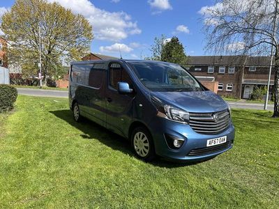 Second-hand Vauxhall Vivaro Sportive 2017 Albastru