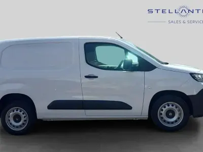 New Citroën Berlingo 101 HP (74 kW) 2026 White MPV