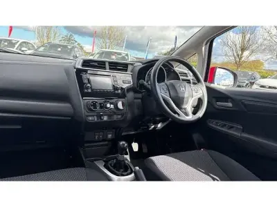 Używany Honda Jazz S 102 KM (75 kW) 2018 Czerwony Hatchback